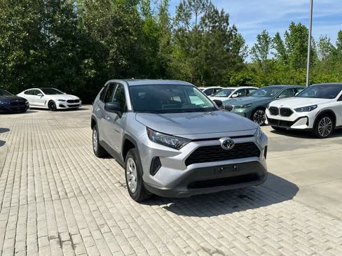 Used 2022 Toyota RAV4 LE image 10