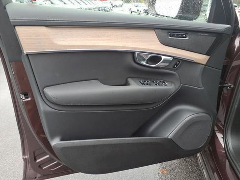 Used 2025 Volvo XC90 T8 Plus w/ Protection Package Premier image 42