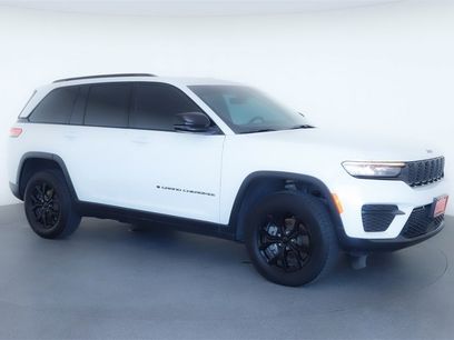 Used 2025 Jeep Grand Cherokee Altitude