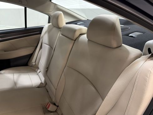 Used 2018 Subaru Legacy 3.6R Limited AWD/4WD image 7