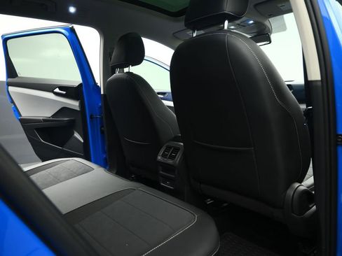 Used 2022 Volkswagen Taos SE image 65