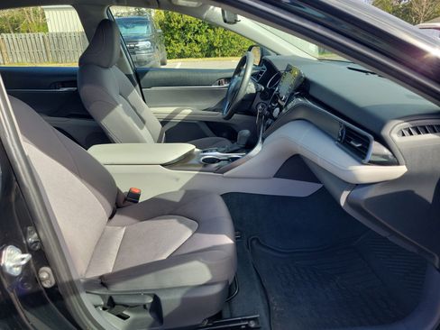 Used 2022 Toyota Camry LE image 7