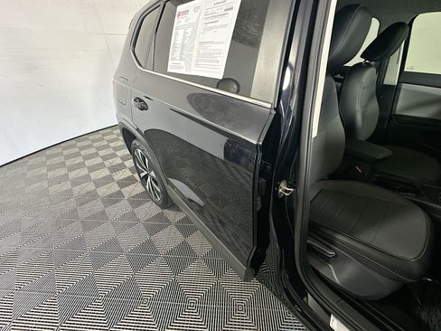 Used 2022 Volkswagen Taos SE FWD image 28