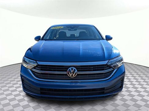 Used 2024 Volkswagen Jetta SE image 8