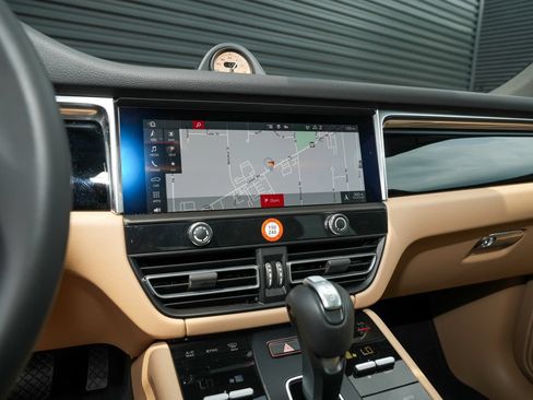 Certified 2026 Porsche Macan AWD/4WD image 26