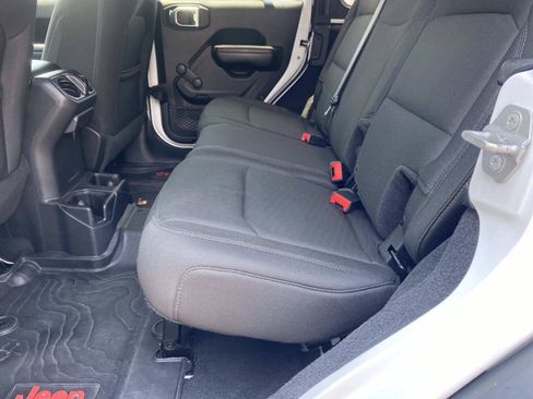 Used 2018 Jeep Wrangler Unlimited Sport AWD/4WD image 17