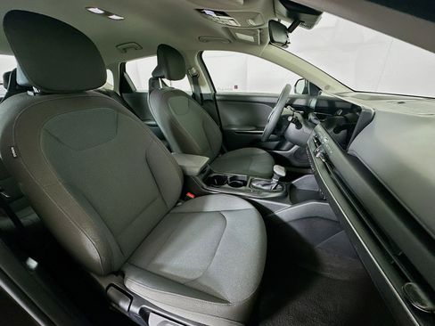 Used 2025 Kia K4 LXS image 29