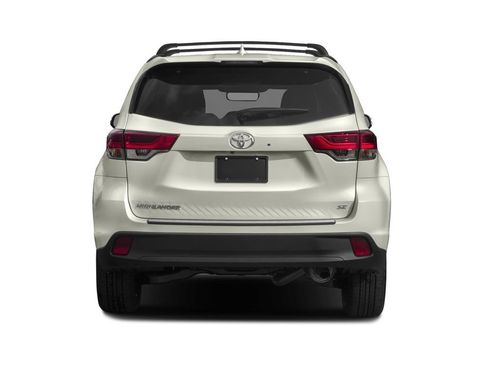 Used 2019 Toyota Highlander XLE FWD image 6