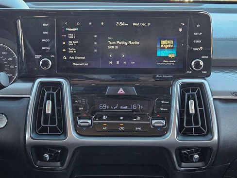 Certified 2023 Kia Sorento S w/ Panoramic Sunroof Package image 25