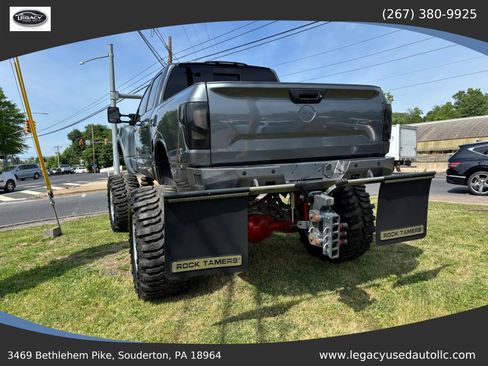 Used 2017 Nissan Titan SV AWD/4WD image 12