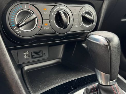 Used 2016 MAZDA MAZDA3 i Touring FWD image 17