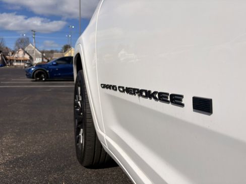 Used 2023 Jeep Grand Cherokee L Summit w/ High Altitude Package image 10