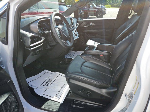 Used 2025 Chrysler Pacifica Select FWD image 13
