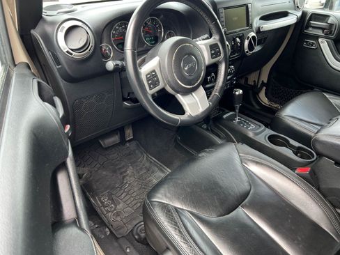 Used 2017 Jeep Wrangler Unlimited Sahara w/ Quick Order Package 24E Chief AWD/4WD image 16