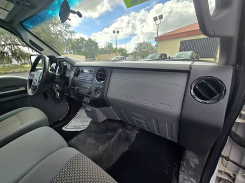 Used 2016 Ford F550 2WD Regular Cab Super Duty image 18