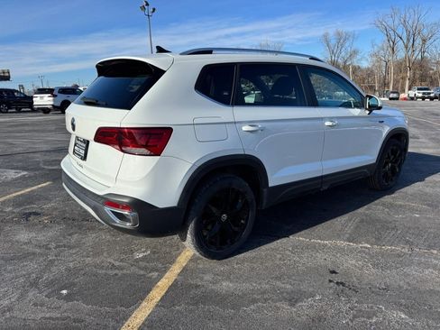 Used 2022 Volkswagen Taos SEL w/ Panoramic Sunroof Package image 5