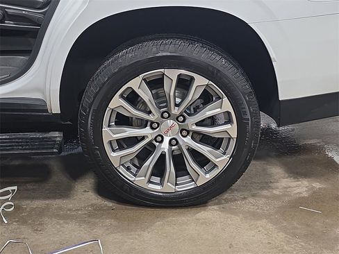 Used 2021 GMC Yukon Denali w/ Denali Premium Package image 35