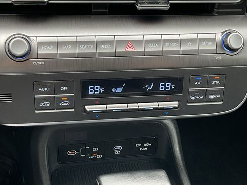 Used 2025 Hyundai Kona SEL image 32