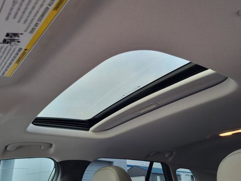 Used 2025 Chevrolet Trax ACTIV w/ Sunroof Package image 18