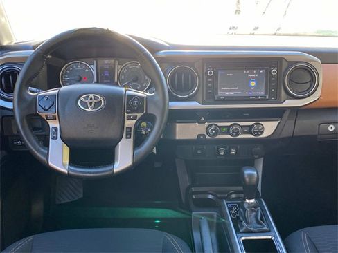 Used 2018 Toyota Tacoma SR5 image 8