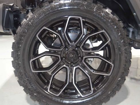 Used 2024 Jeep Wrangler Unlimited Sahara AWD/4WD image 11