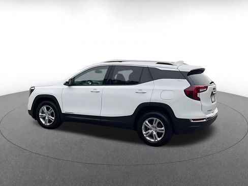 Used 2024 GMC Terrain SLT AWD/4WD image 10