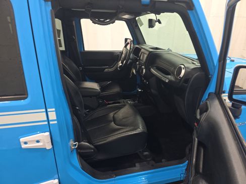 Used 2017 Jeep Wrangler Unlimited Sahara w/ Quick Order Package 24E Chief AWD/4WD image 11