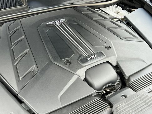 Used 2022 Bentley Bentayga AWD/4WD image 41