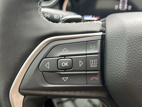 New 2025 Jeep Grand Cherokee Altitude image 20