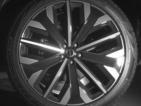 Certified 2026 Volvo XC90 T8 Plus w/ Protection Package Premier AWD/4WD image 26