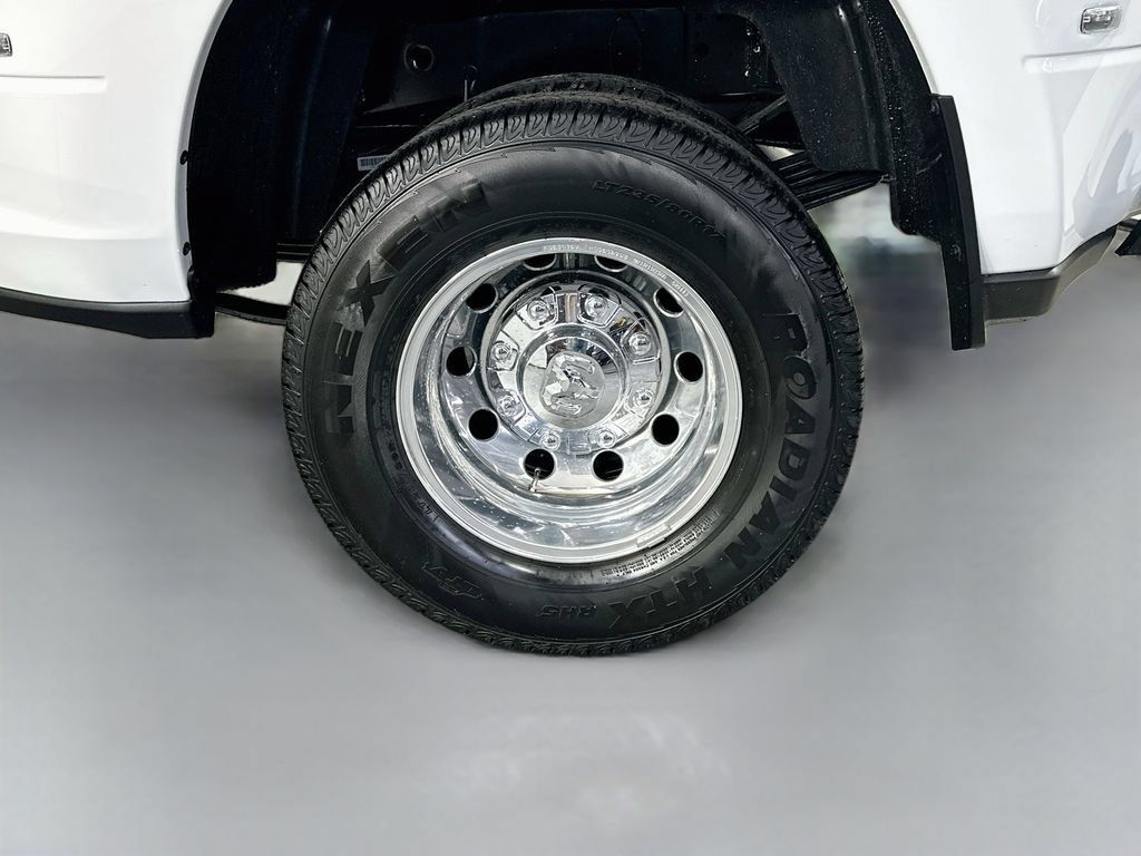 New 2026 RAM 3500 Laramie AWD/4WD image 17