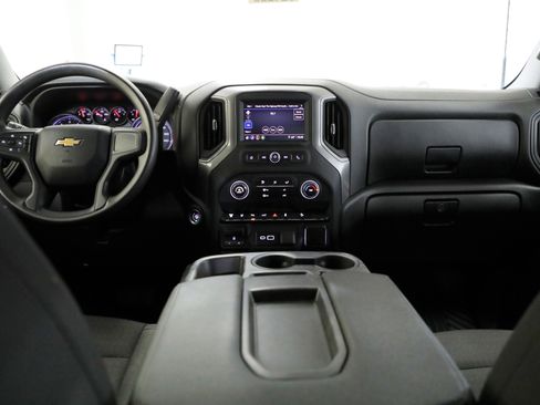 Used 2024 Chevrolet Silverado 2500 Custom w/ Custom Value Package image 2