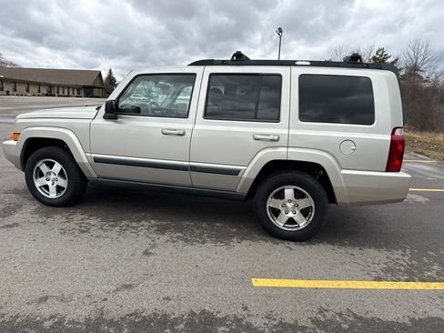 Used 2009 Jeep Commander Sport image 8