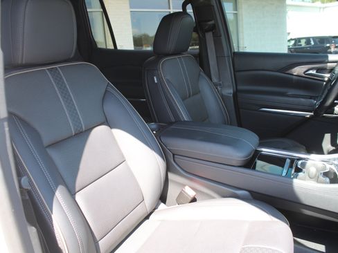 Certified 2025 Chevrolet Traverse High Country w/ LPO, Floor Liner Package AWD/4WD image 32