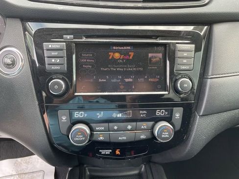 Used 2018 Nissan Rogue SV w/ Premium Package image 21