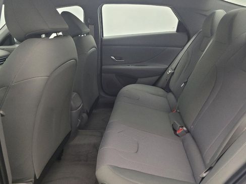 Used 2025 Hyundai Elantra SE FWD image 18