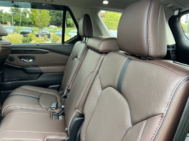 Used 2025 Honda Pilot Elite image 21