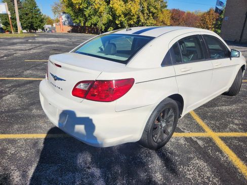 Used 2010 Chrysler Sebring Limited FWD image 10