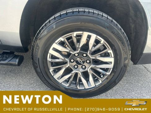 Used 2025 Chevrolet Suburban Z71 w/ Comfort Package AWD/4WD image 52