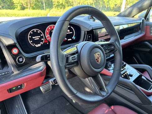 Used 2025 Porsche Cayenne GTS image 18