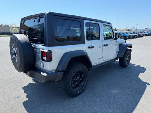 Used 2023 Jeep Wrangler Unlimited w/ Cold Weather Group AWD/4WD image 10