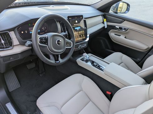 New 2026 Volvo XC90 B6 Plus w/ Protection Package Premier image 12