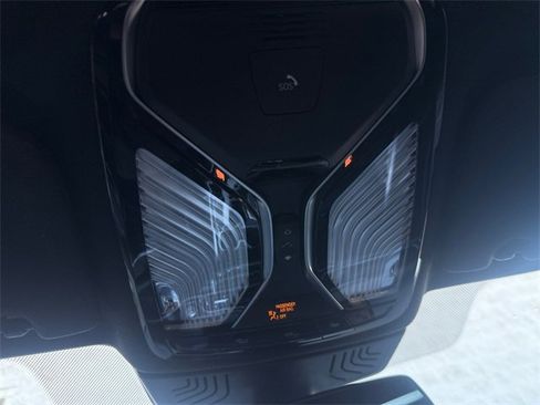 Used 2022 BMW 740i w/ M Sport Package image 24