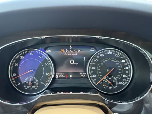 Used 2019 Bentley Bentayga AWD/4WD image 18