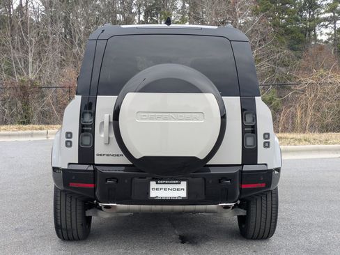 New 2026 Land Rover Defender 110 X-Dynamic SE image 6