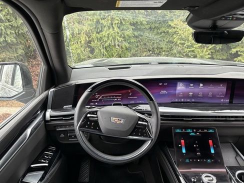 Used 2025 Cadillac Escalade Sport w/ Touring Package image 32