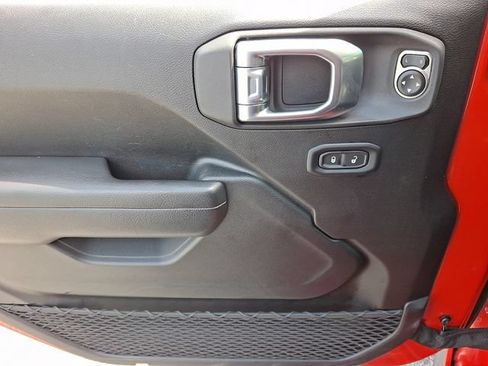 Used 2026 Jeep Wrangler Unlimited Rubicon AWD/4WD image 12