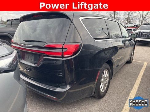 Used 2024 Chrysler Pacifica Touring-L image 3