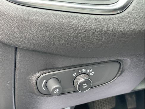 Used 2023 Chevrolet Equinox LS FWD image 23