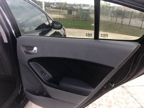 Used 2017 Kia Forte LX image 17